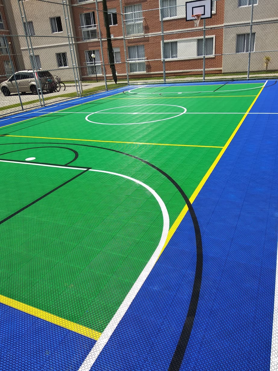Quadra com piso modular outdoor